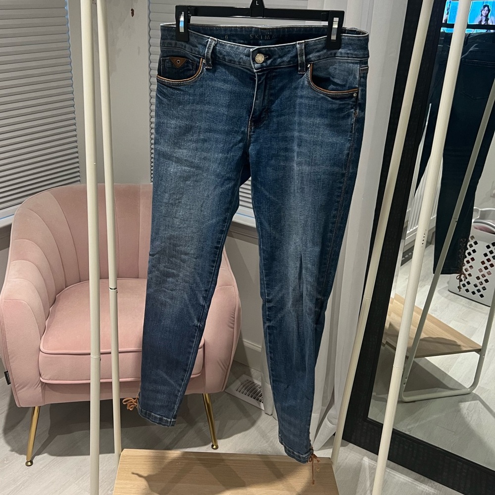 Venus Size 6 jeans with brown rope cute detailing